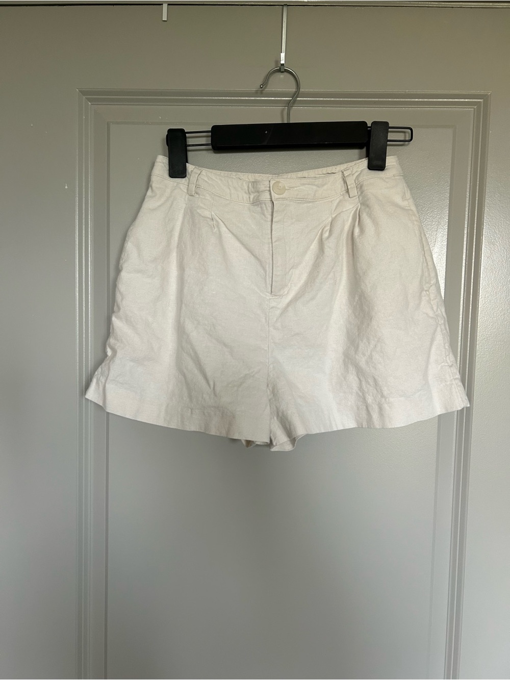 High-Waist White Women's Shorts — Tailored Summer Staple